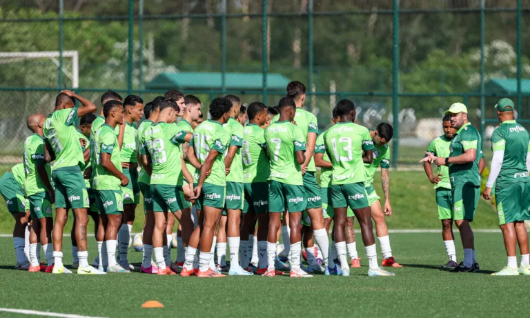 Palmeiras Sub-20 durante reapresentação (Foto: Fabio menotti / Palmeiras) 