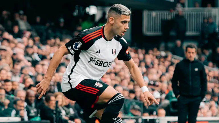 Andreas Pereira em ação pelo Fulham, da Inglaterra (Foto: Reprodução/Instagram)