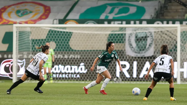 Júlia Bianchi em ação pelo Palmeiras (Foto: Fabio Menotti)