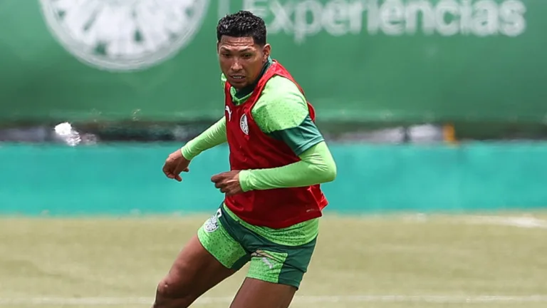 Rony durante treinamento na Academia de Futebol (Foto: cesar Greco) 