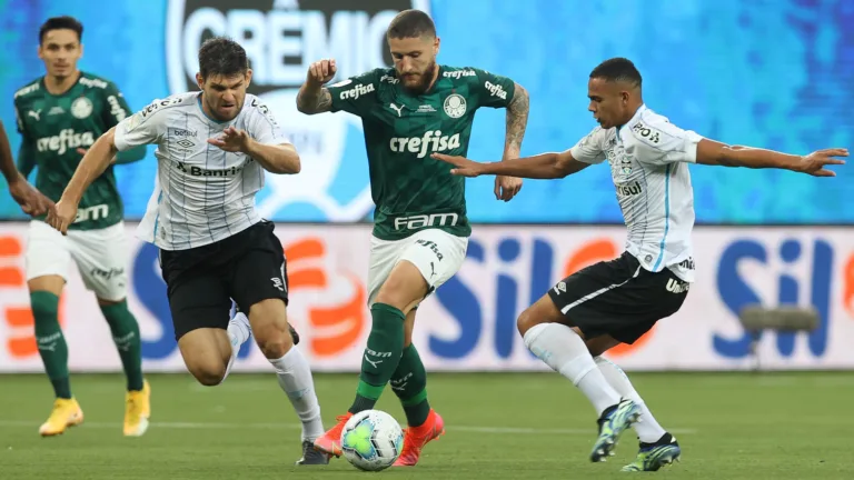 Palmeiras tem negociações avançadas com empresa de cabos elétricos para manga da camisa; veja detalhes