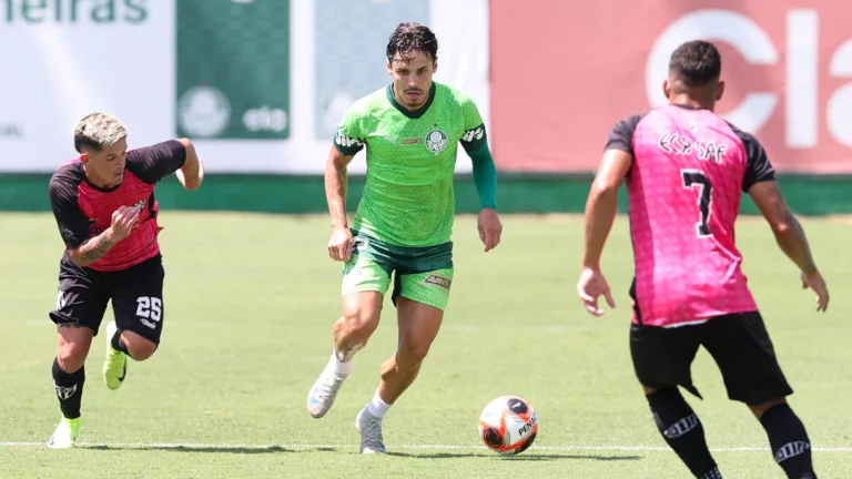 Raphael Veiga em ação em partida contra EC São Bernardo (Foto: Cesar Greco/Palmeiras)