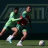 Os jogadores Rony e Marcos Rocha (D), da SE Palmeiras, durante treinamento, na Academia de Futebol. (Foto: Cesar Greco/Palmeiras/by Canon)