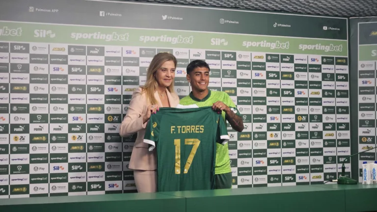 VÍDEO | Facundo Torres comenta escolha da camisa 17: 'Número da sorte'