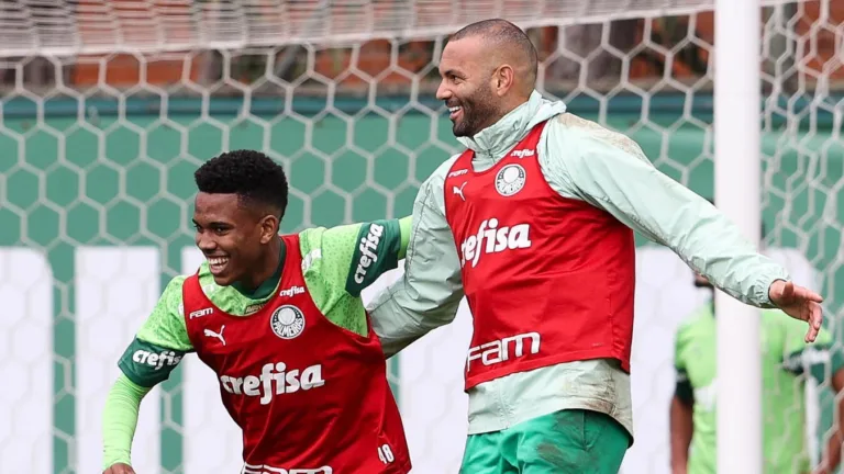 Estêvão e Weverton, pelo Palmeiras (Foto: Cesar Greco/Palmeiras)