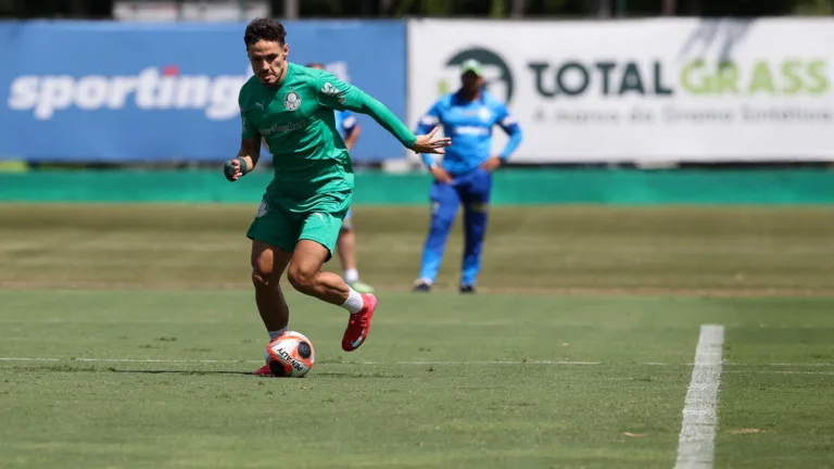 O jogador Raphael Veiga, da SE Palmeiras, durante treinamento, na Academia de Futebol. (Foto: Cesar Greco/Palmeiras/by Canon)