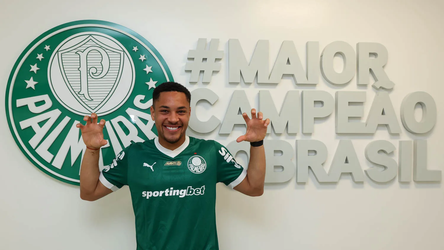 Vitor Roque conhece Academia de Futebol do Palmeiras (Foto: Cesar Greco/Palmeiras)