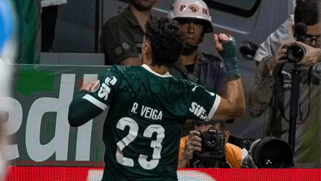 Raphael Veiga em ação pelo Palmeiras (Foto: Rebeca Reis/Ag. Paulistão)