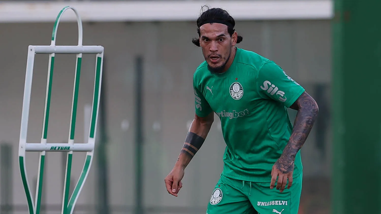 Gómez e Piquerez dão início à transição física na volta aos treinos do Palmeiras