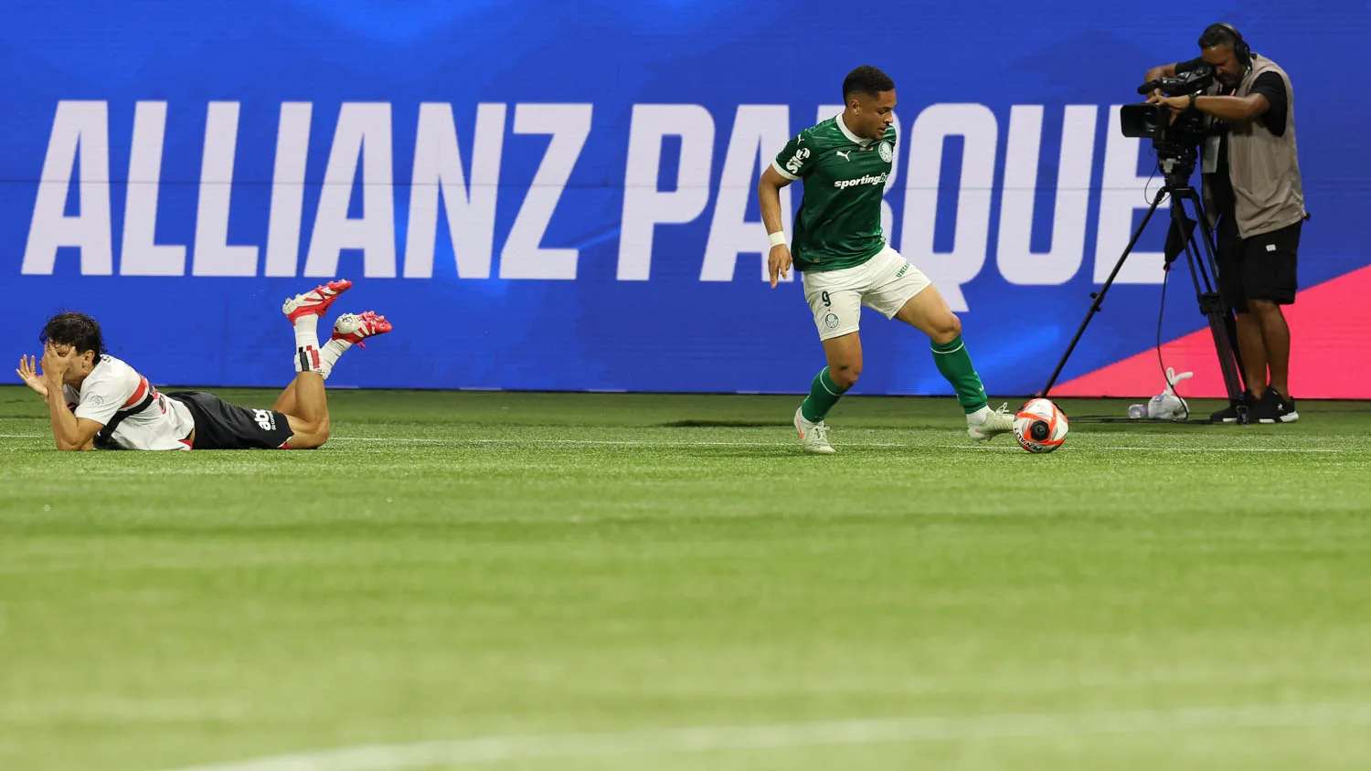 Vitor Roque em ação pelo Palmeiras (Foto: Cesar Greco/Palmeiras)