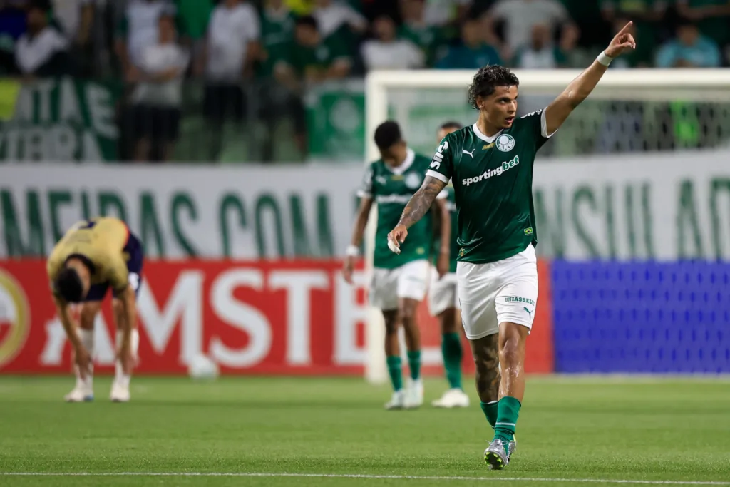 Richard Ríos em ação pelo Palmeiras contra o Cerro Porteño (Foto: CONMEBOL)