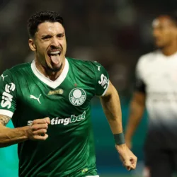 Piquerez em ação pelo Palmeiras contra o Corinthians, pelo Campeonato Brasileiro (Foto: Cesar Greco)