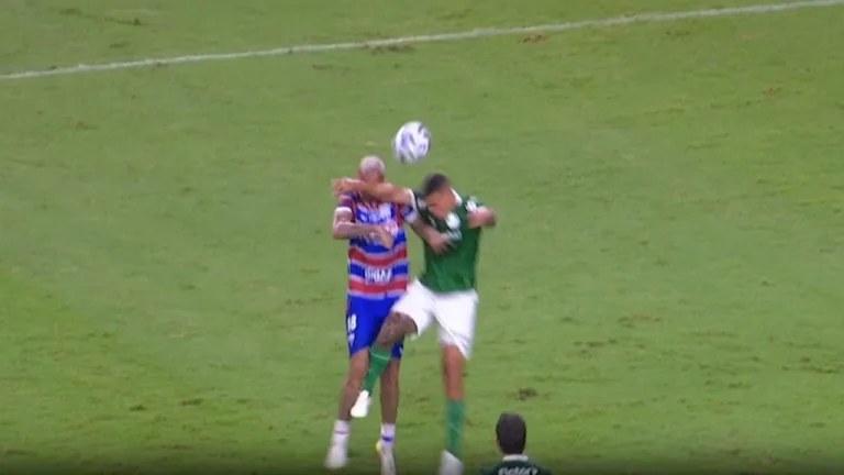 Fortaleza x Palmeiras: CBF divulga áudio do VAR de pênalti cometido por Naves