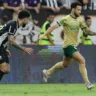 O jogador Felipe Anderson, da SE Palmeiras, disputa bola com o jogador do Ceará SC, durante partida válida terceira fase, da Coap do Brasil, na Arena Castelão. (Foto: Cesar Greco/Palmeiras/by Canon)
