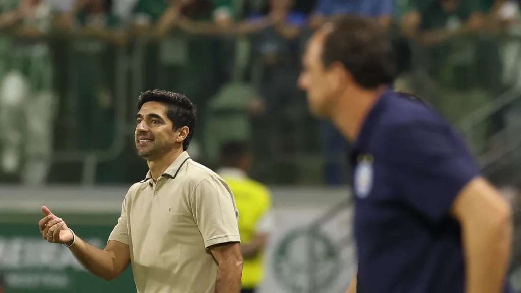 O técnico Abel Ferreira, da SE Palmeiras, em jogo contra a equipe do EC Bahia, durante partida válida pela sexta rodada, do Campeonato Brasileiro, Série A, na arena Allianz Parque. (Foto: Cesar Greco/Palmeiras/by Canon)