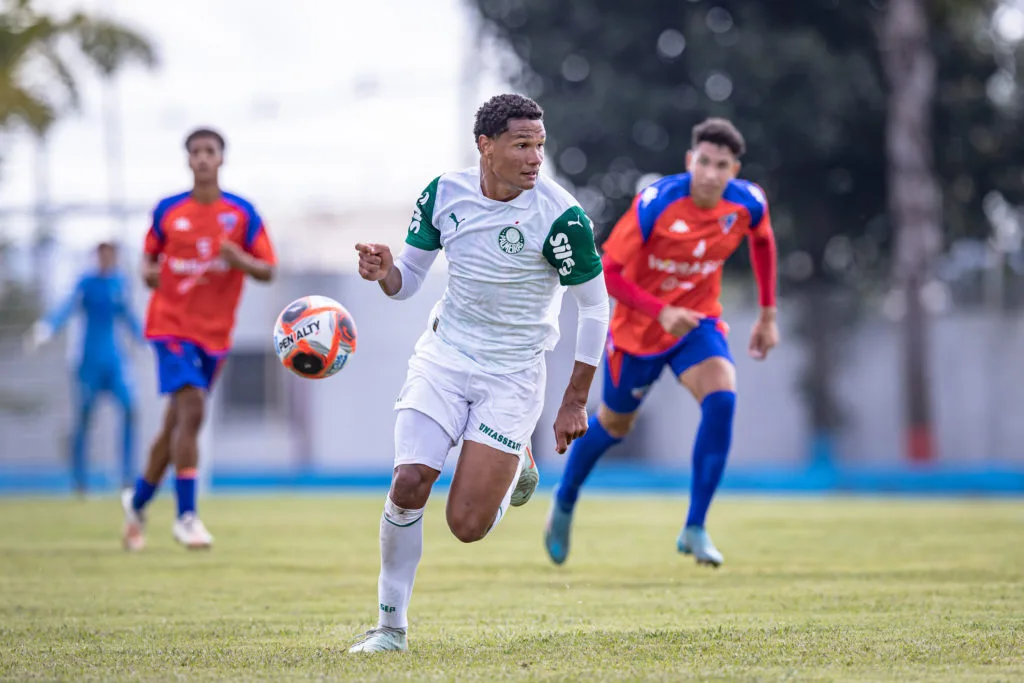 Palmeiras largou bem nas categorias sub-15 e sub-17 (Foto: Rafael Assunção)