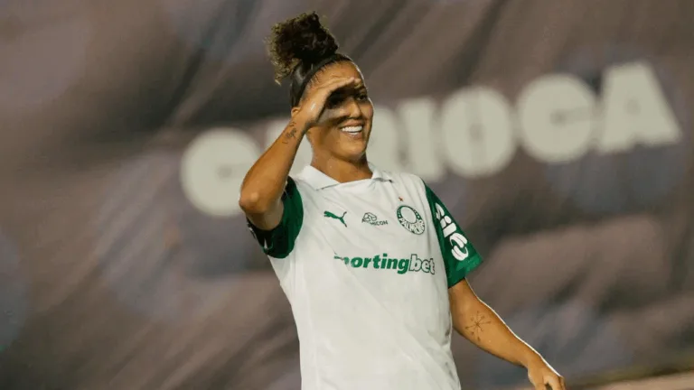 Amanda Gutierres faz hat-trick, se torna maior artilheira da história do clube e Palmeiras goleia Juventude fora de casa