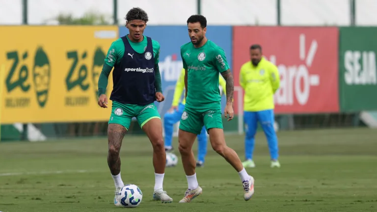 Os jogadores Richard Ríos e Felipe Anderson (D), da SE Palmeiras, durante treinamento, na Academia de Futebol. (Foto: Cesar Greco/Palmeiras/by Canon) Os jogadores Richard Ríos e Felipe Anderson (D), da SE Palmeiras, durante treinamento, na Academia de Futebol. (Foto: Cesar Greco/Palmeiras/by Canon)