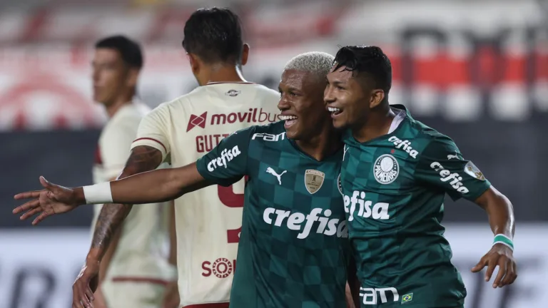 Palmeiras visitou lima pela última vez em 2021, com vitória por 3 a 1 diante do Universitário (Foto: Cesar Greco)