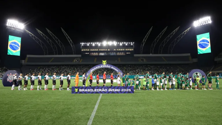 Time do Palmeiras em ação contra o Corinthians (Foto: Cesar Greco/Palmeiras/by Canon)