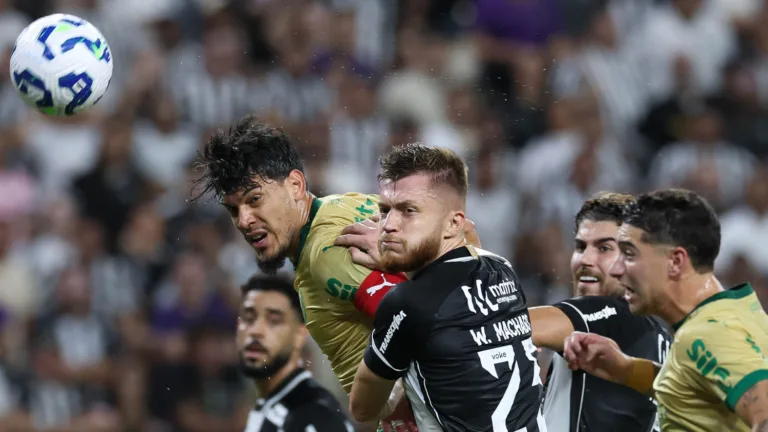 Gómez marcou de cabeça o gol da vitória do Palmeiras na Arena Castelão (Foto: Cesar Greco/Palmeiras)