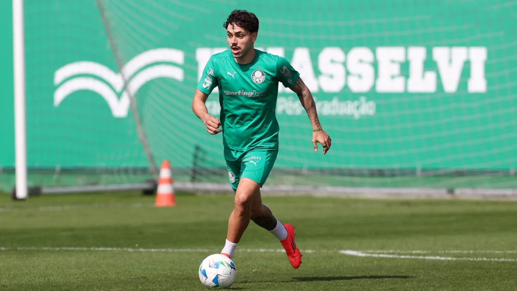 O jogador Mauricio, da SE Palmeiras, durante treinamento, na Academia de Futebol. (Foto: Cesar Greco/Palmeiras/by Canon)