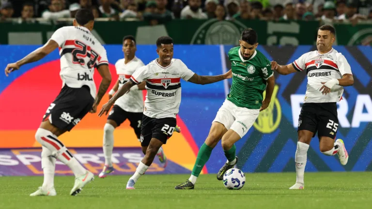 Palmeira e São Paulo em ação pelo Campeonato Brasileiro (Foto: Cesar Greco/Palmeiras)
