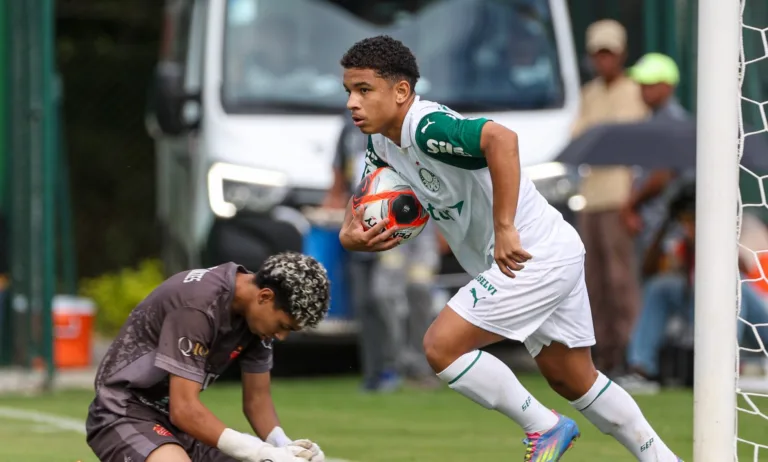 Partida entre SE Palmeiras e União Mogi, válida pela quarta rodada da primeira fase do Campeonato Paulista Sub-15, na Academia de Futebol 2, em Guarulhos-SP. (Foto: Fabio Menotti/Palmeiras/by Canon)