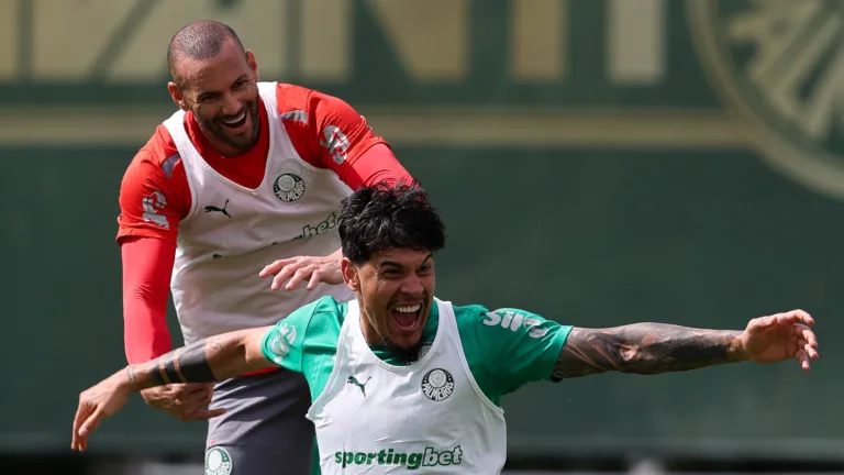 Weverton e Gustavo Gómez durante treinamento na Academia de Futebol (Foto: Cesar Greco/Palmeiras)