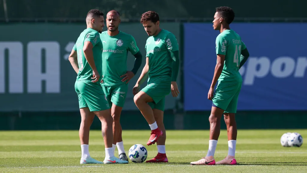 Palmeiras se reapresenta após vitória e Veiga destaca jogo pelo Brasileirão: 'Contra o Palmeiras todos querem vencer'