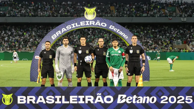 O jogador Gustavo Gómez, da SE Palmeiras, em jogo contra a equipe do São Paulo FC, durante partida válida pela oitava rodada, do Campeonato Brasileiro, Série A, na Arena Barueri. (Foto: Cesar Greco/Palmeiras/by Canon)