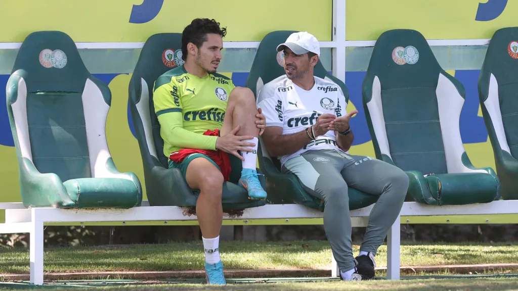 Veiga e Abel durante treinamento na Academia de Futebol. (Foto: Cesar Greco)