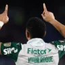 O jogador Vitor Roque, da SE Palmeiras, comemora seu gol contra a equipe do C Cerro Porteño, durante partida válida pela fase de grupos, da Copa Libertadores, no Estádio General Pablo Rojas. (Foto: Cesar Greco/Palmeiras/by Canon)