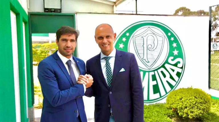 Empresário de Abel Ferreira chega ao Brasil nesta quarta-feira e estará presente no Allianz para acompanhar Palmeiras e Bolívar
