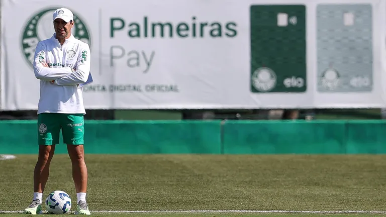 Abel Ferreira é o treinador mais vitorioso da história do Palmeiras com dez títulos (Foto: Cesar Greco/Palmeiras)