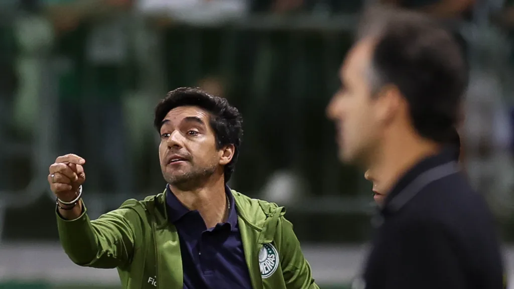 da SE Palmeiras, disputa bola com o jogador do Ceará SC, durante partida válida terceira fase, da Copa do Brasil, na arena Allianz Parque. (Foto: Cesar Greco/Palmeiras/by Canon)