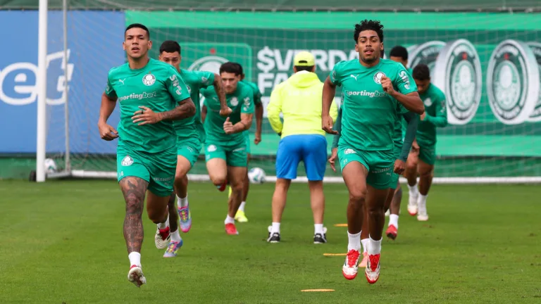 Palmeiras divulga resultado de exame de Felipe Anderson e foca no Flamengo