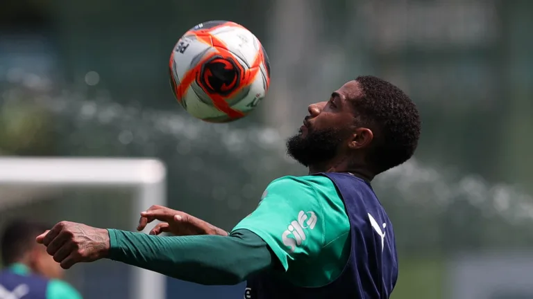 O jogador Micael, da SE Palmeiras, durante treinamento, na Academia de Futebol. (Foto: Cesar Greco/Palmeiras/by Canon)