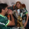 A presidente Leila Pereira e o técnico Abel Ferreira (E), da SE Palmeiras, comemoram a conquista do Campeonato Brasileiro, Série A, após jogo contra a equipe do Cruzeiro EC, em partida válida pela trigésima oitava rodada. (Foto: Cesar Greco/Palmeiras/by Canon)
