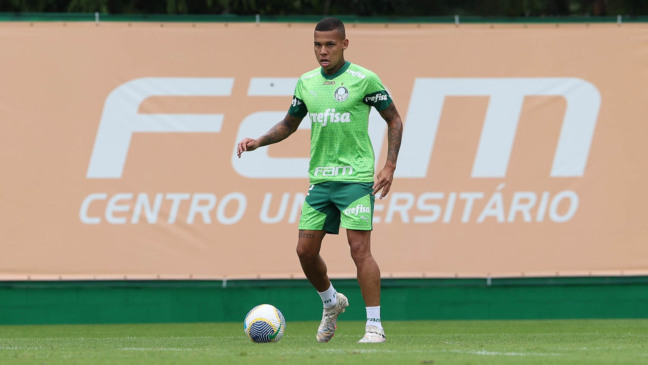 O jogador Garcia, da SE Palmeiras, durante treinamento, na Academia de Futebol. (Foto: Cesar Greco/Palmeiras/by Canon)