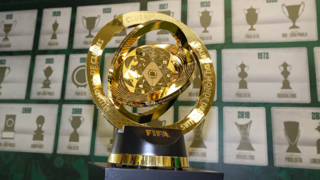 Troféu do Mundial de Clubes da FIFA, na Academia de Futebol. (Foto: Cesar Greco/Palmeiras)