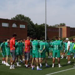 O técnico Abel Ferreira, da SE Palmeiras, conmversa com o elenco durante treinamento, na Universidade da Carolina do Norte. (Foto: Cesar Greco/Palmeiras/by Canon)