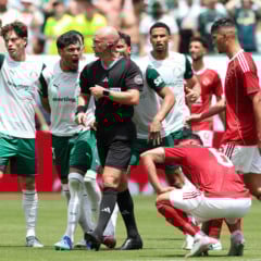 O árbitro Anthonya Taylor, do jogo entre as equipes da SE Palmeiras e Al Ahly SC, durante partida válida pela fase de grupos, da Copa do Mundo de Clubes da FIFA, no Metlife Stadium. (Foto: Cesar Greco/Palmeiras/by Canon)

