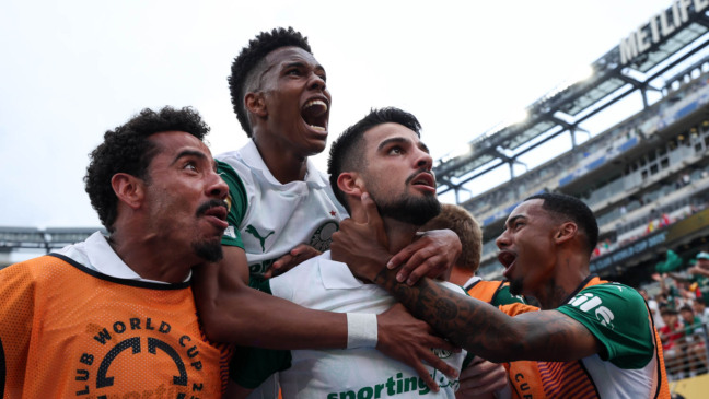 O jogador Flaco López, da SE Palmeiras, comemora seu gol contra a equipe do Al Ahly SC, durante partida válida pela fase de grupos, da Copa do Mundo de Clubes da FIFA, no Metlife Stadium. (Foto: Cesar Greco/Palmeiras/by Canon)