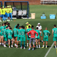 O técnico Abel Ferreira, da SE Palmeiras, conversa com o elenco durante treinamento, na Universidade da Carolina do Norte. (Foto: Cesar Greco/Palmeiras/by Canon)
