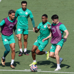 Os jogadores Richard Ríos, Felipe Anderson, Allan e Joaquín Piquerez (E/D), da SE Palmeiras, durante treinamento, na Universidade da Carolina do Norte. (Foto: Cesar Greco/Palmeiras/by Canon)
