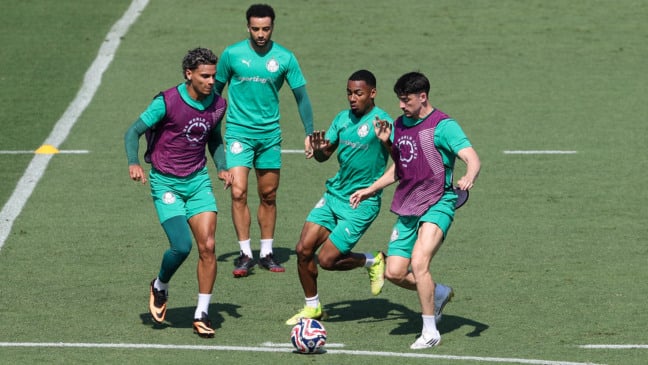 Os jogadores Richard Ríos, Felipe Anderson, Allan e Joaquín Piquerez (E/D), da SE Palmeiras, durante treinamento, na Universidade da Carolina do Norte. (Foto: Cesar Greco/Palmeiras/by Canon)
