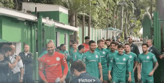 VÍDEO | Torcida do Palmeiras faz festa para elenco antes do embarque para Copa do Mundo de Clubes