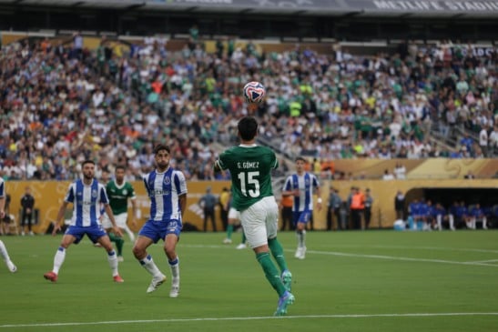 Palmeiras em ação diante do Porto pela Copa do Mundo de Clubes (Foto: Danilo Martins / Podporco) 