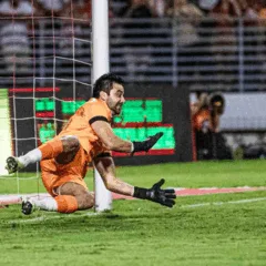 Matheus Albino em ação pelo CRB (Foto: Divulgação)